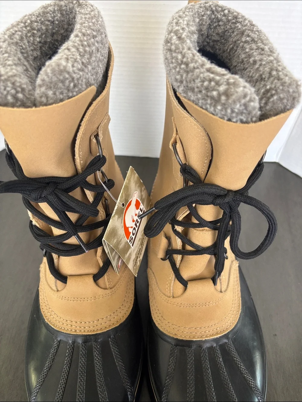 Sorel Caribu men’s 10 Black and Tan Waterproof Lace-Up Winter snow  Boots